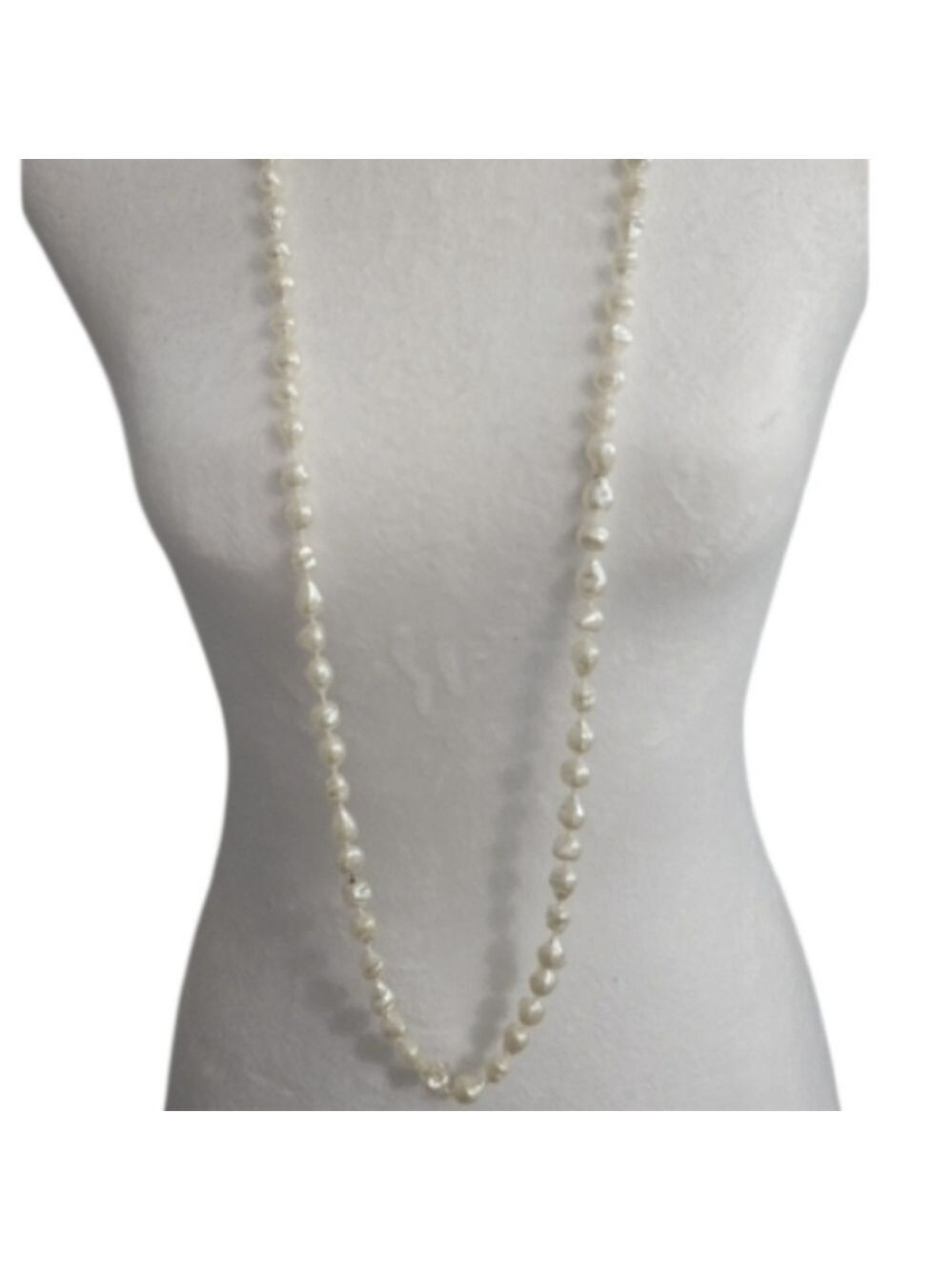 💥4 For $20💥Classic White Pearl Necklace with Lustrous Finish